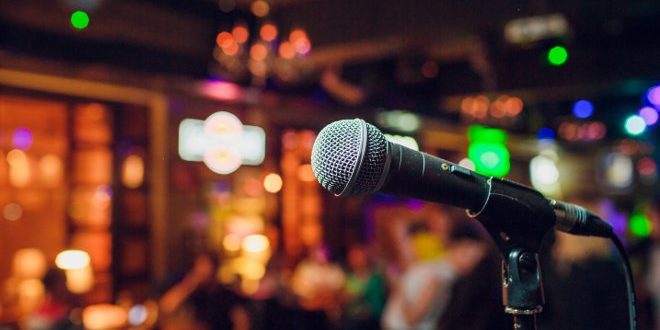A terceira edição do Karaokê Clube vem aí: 20/02 no Salão