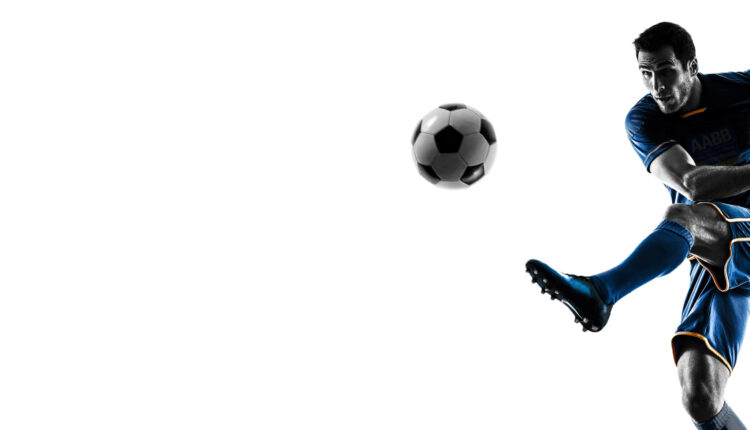 homem-chutando-bola